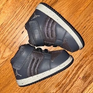 Jordan 1 Mid Baby/Toddler,S BRAND NEW Nike gray Air Force boys size 4C
